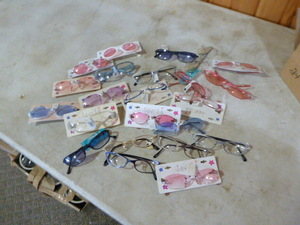 lot 323 image: Lot of Sunglasses