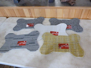 lot 329 image: 5 Pampered Pooch Food and Water Bowl Mats