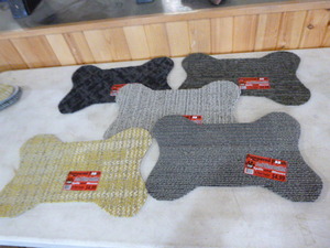lot 330 image: 5 Pampered Pooch Food and Water Bowl Mats