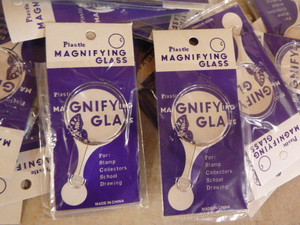 lot 338 image: Case of Plastic Magnifying Glasses