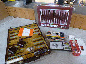 lot 354 image: Hoyle Backgammon Game