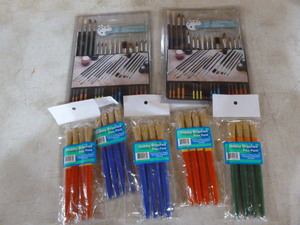 lot 358 image: Artist Paint Brushes