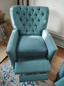 lot 36 image: Accent Recliner Chair