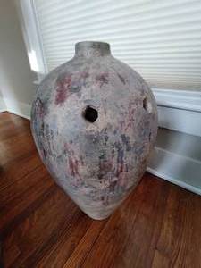 lot 38 image: Mexican Vase