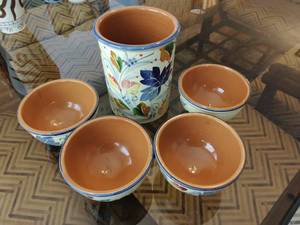 lot 44 image: Collection of Italian Bowls and Utensil Holder