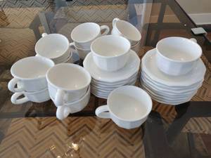 lot 46 image: Pfaltzgraff Cups and Saucers