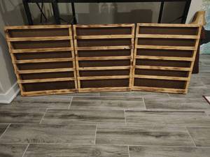 lot 173 image: Set of Three Essential Oil Wall Shelves