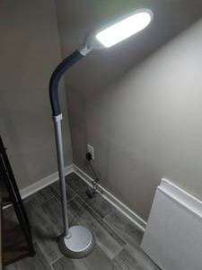 lot 115 image: Floor Lamp