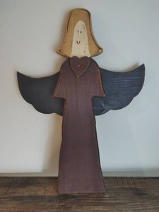 lot 116 image: Handmade Angel Dcor