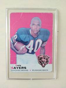 lot 101 image: 1969 TOPPS Bears Gale Sayers Football Trading Card #51