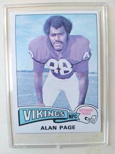 lot 107 image: 1975 TOPPS Vikings Alan Page Football Trading Card #520