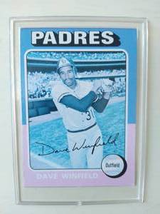 lot 110 image: 1975 TOPPS Padres Dave Winfield Baseball Trading Card #61