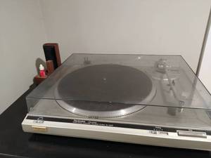 lot 88 image: Technics Turntable