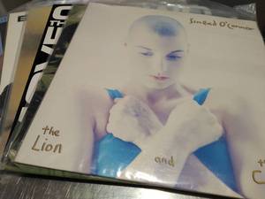 lot 85 image: Six Vintage Classic Records