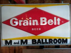 lot 3 image: Huge Grain Belt Beer Light Up Sign From Bar