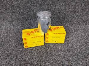 lot 14 image: Lot of (2) Suzuki Pistons Part No. 00059-61302 for 1967 Suzuki T10 NOS