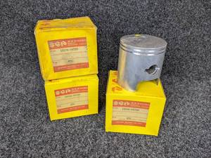 lot 16 image: Lot of (3) Suzuki Pistons Part No. 12110-16700 for 1969-1970 TS250 SAVAGE NOS