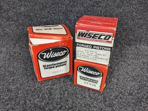 lot 22 image: Lot of 3 WISECO Piston Kits - Part No. 468P2 for Suzuki Dirt Bike 1978-81 100 TS DS, Part No. 299P4 for 1971-75 Suzuki TM400 and 1972-1977 Suzuki TS400, and Part No. 432P6 NOS