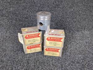 lot 26 image: Lot of (4) Suzuki Pistons Part No. 12110-03950 for 1968 Suzuki 80K10 K11 K15 NOS