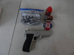 Crossman Co2  BB & Pellet Gun With Co2, BBs & Pellets