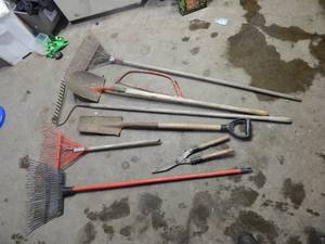 8-Assorted Garden Implements