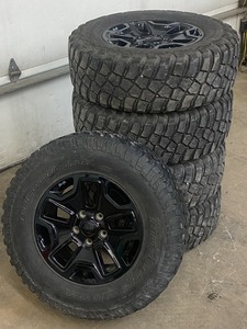 Set Of (5) Jeep Wrangler Wheels & Tires