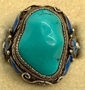 lot 12 image: Silver and Turquoise Ring w Enamel Detailing