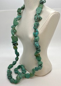 lot 2 image: Gorgeous Strand of Turquoise Beads