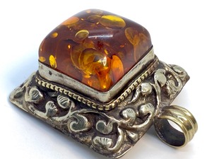 lot 1 image: Gorgeous Silver and Amber Pendant