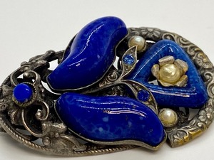 lot 15 image: Vintage Silver and Lapis Brooch