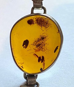 lot 28 image: Stunning Sterling & Amber Bracelet