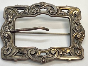 lot 32 image: Vintage Sterling Buckle Brooch