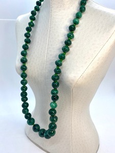 lot 33 image: Gorgeous Vintage Malachite Beaded Necklace