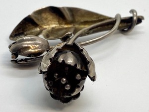 lot 41 image: Beautiful Sterling Floral Brooch