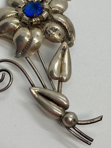 lot 46 image: Beautiful Sterling Floral Brooch with Blue Rhinestone