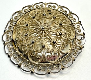 lot 56 image: Vintage 1940 Sterling Filagree Ornate Brooch or Pendant