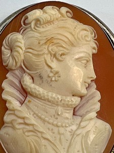 lot 64 image: Vintage Silver Cameo Brooch