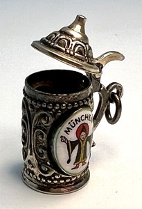 lot 79 image: 800 Silver and Enamel Vintage Mnchen Stein Charm