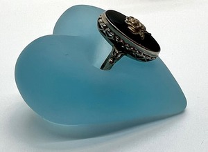 lot 81 image: Vintage 10k and Black Onyx Ring w Floral Design Signed BDA