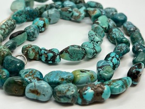lot 90 image: Gorgeous Turquoise Beaded Necklace
