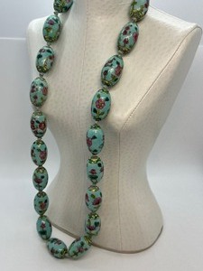 lot 93 image: Vintage Chinese Export Decorative Lotus Floral Porcelain Beaded Necklace