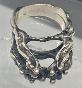 lot 98 image: Vintage Brutalist Ring
