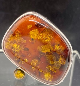 lot 97 image: Beautiful Amber and Silver Ring