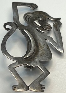 lot 115 image: Vintage Monkey Figurine Sterling Brooch or Pin