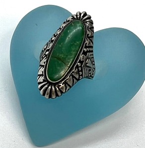 lot 123 image: Vintage Navajo Sterling and Green Turquoise Ring