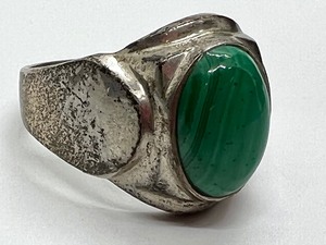lot 125 image: Sterling & Malachite Ring