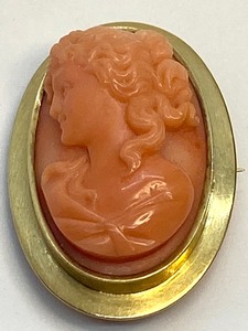 lot 131 image: 10K Cameo Brooch or Pendant