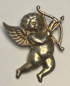 lot 139 image: Adorable Vintage Cupid Brooch