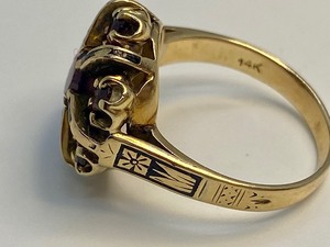 lot 150 image: Beautiful 14k & Garnet Ring