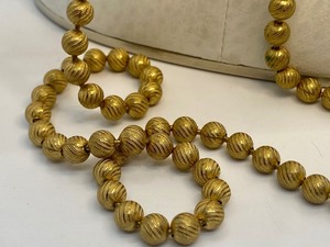 lot 156 image: Vintage Gold Tone Beaded Necklace